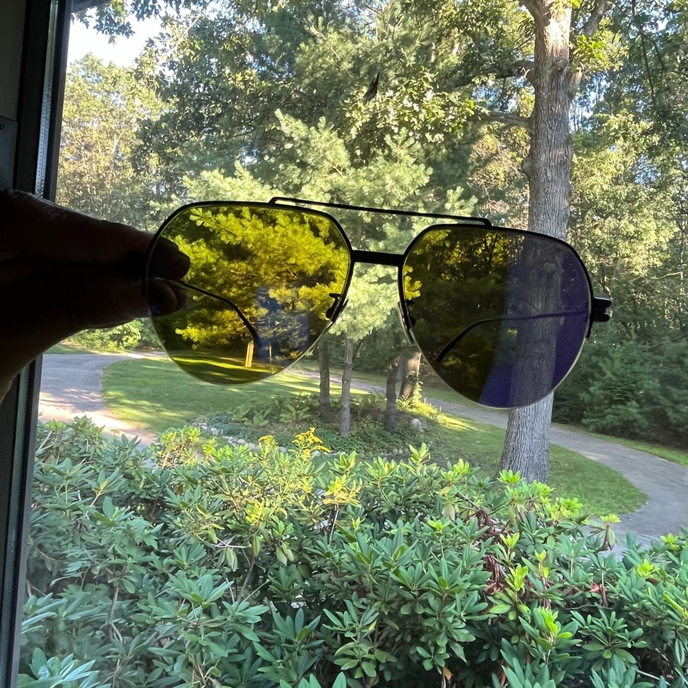 Authentic Bottega Veneta
BV1046S Sunglasses - Picture 11 of 14